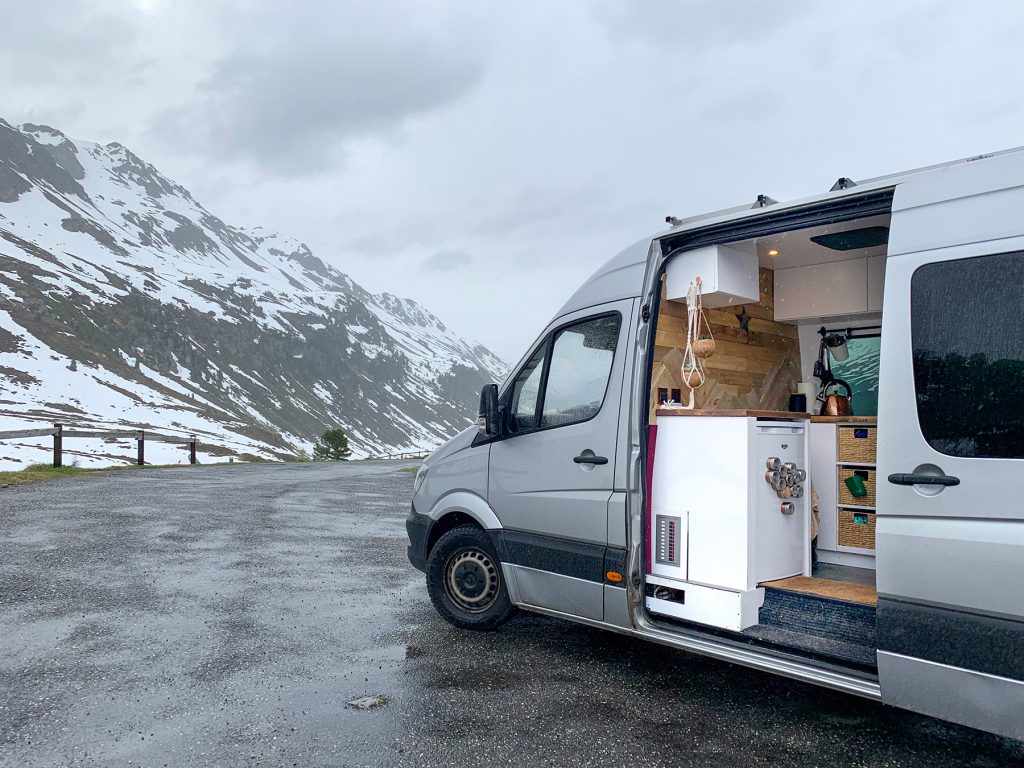 Winter Van Build Surviving 30ºc in a Van To the Mountains and Back
